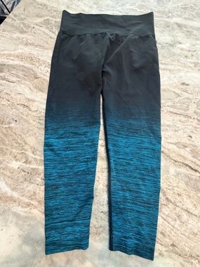 CodeFit Ombre Leggings L/XL Black Teal Capri Athletic Yoga Workout Pants